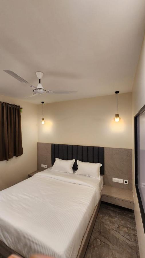 Peace International Hotel มุมไบ ภายนอก รูปภาพ