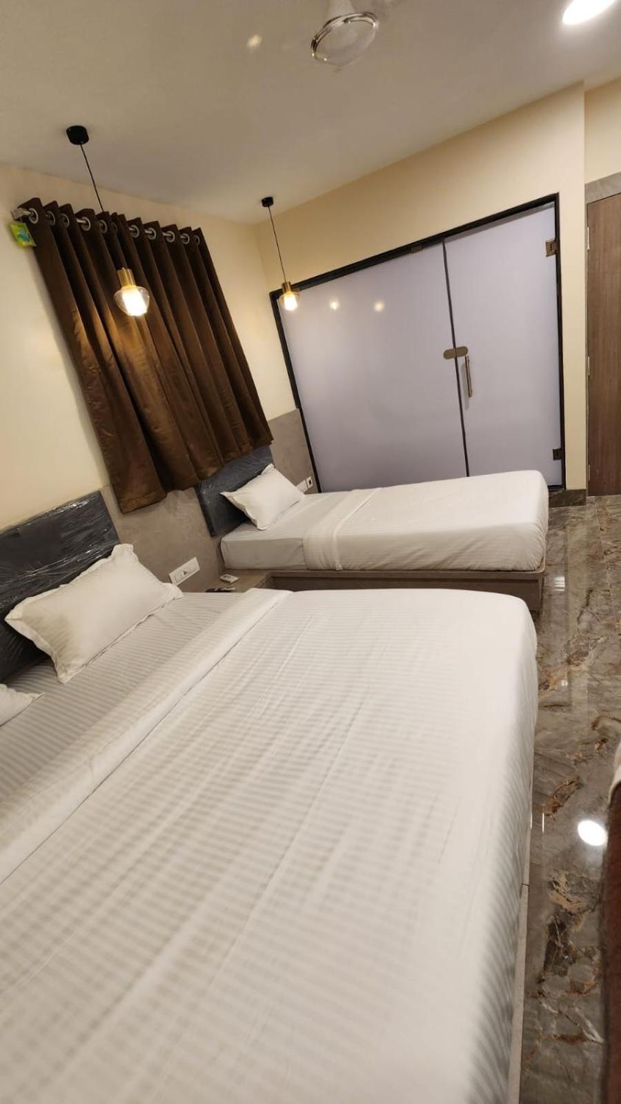 Peace International Hotel มุมไบ ภายนอก รูปภาพ