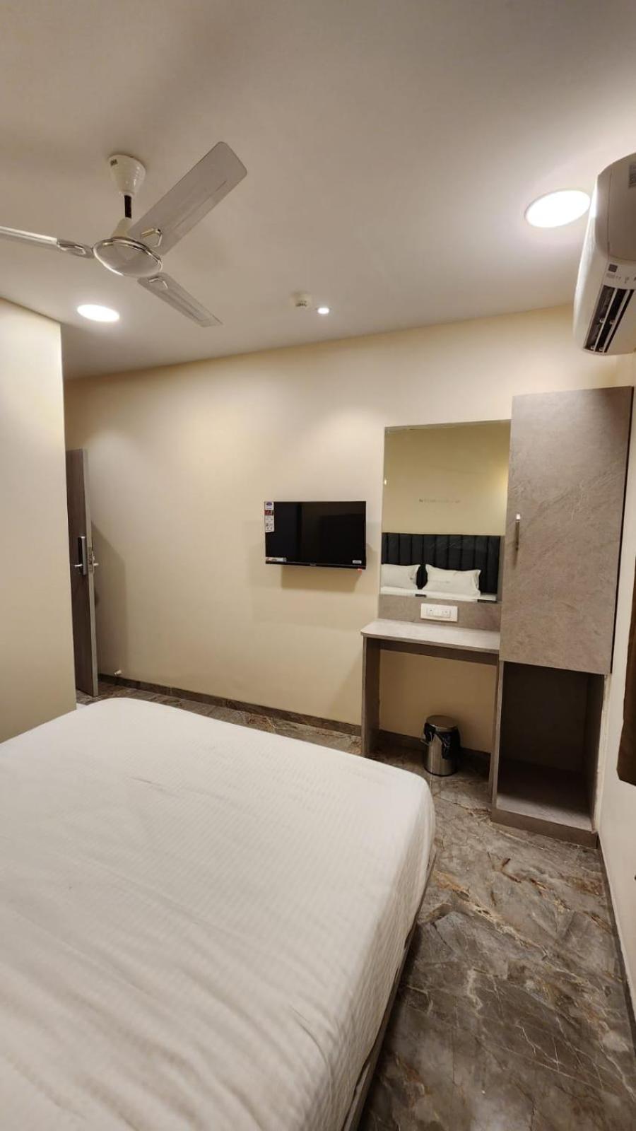 Peace International Hotel มุมไบ ภายนอก รูปภาพ